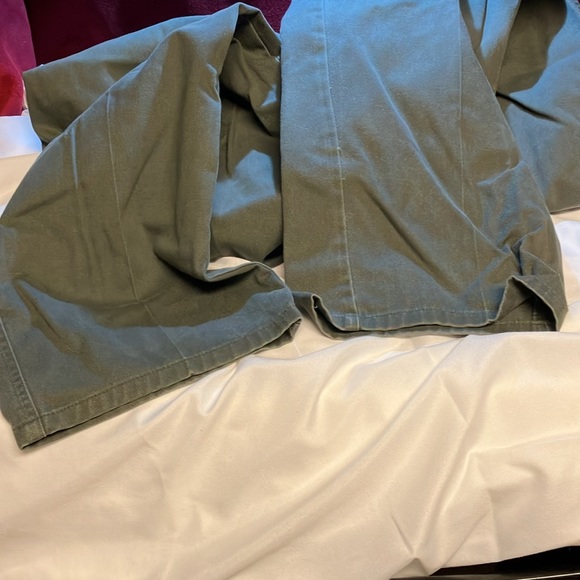 Men’s Dark Green Khaki Pants. Size 38 (Waist) x 34 (Inseam) - Picture 5 of 6